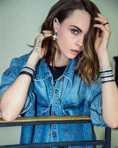 473466034_apm-monaco-collection-monaco-cara-delevingne-bracelets.jpg
