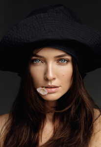 Anastasia Safonov large-1669973352-0305a6a847c660fd5af86d3eb116db03.jpg