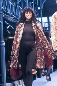 AzzedineAlaia1989WomenRTW106.thumb.jpg.8228807d2a81c36c8c5cb04294399a88.jpg