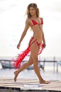 BerkleighWright_SISwimsuit2024_DerekKettela (28).jpg