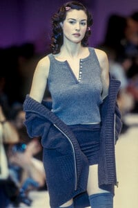 Blumarine1993WomenRTW68.thumb.jpg.087a2965c102c0fa097676961d094edc.jpg