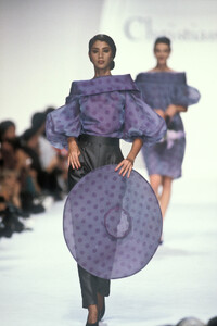 ChristianDior1990WomenRTW2.thumb.jpg.a708b95b3f06ded66541401dea291443.jpg