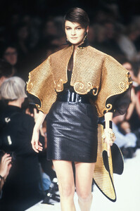 ChristianDior1991WomenRTW83.thumb.jpg.f5ad2f77b64789c9ff857d5c0a480f44.jpg