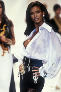 ChristianDior1994WomenRTW95.thumb.jpg.e1160afc2302ffebe226862e91f8380b.jpg