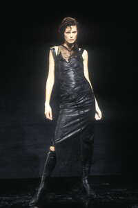 Christian Dior 2000 Women RTW 16.jpg