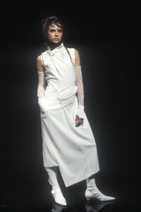 Christian Dior 2000 Women RTW 19.jpg