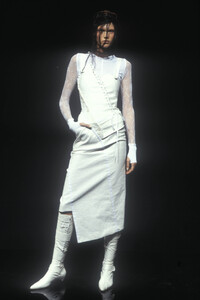 Christian Dior 2000 Women RTW 20.jpg