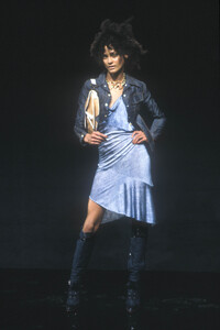 Christian Dior 2000 Women RTW 44.jpg