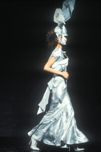Christian Dior 2000 Women RTW 55.jpg