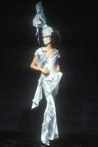 Christian Dior 2000 Women RTW 56.jpg