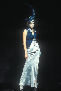 Christian Dior 2000 Women RTW 59.jpg