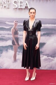 Daisy-Ridley-002~2.jpg