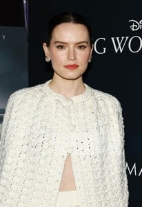 Daisy-Ridley-004.jpg