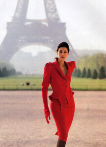 Deborah_Klein_wearing_Thierry_Mugler_FW1988.thumb.jpg.b236a8c7c7800523a076d44ae0262e97.jpg