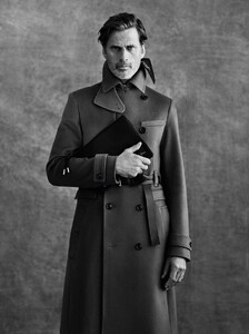 Dior-Homme-Winter-2018-2019-Ad-Campaign-by-Paolo-Roversi-5-e1533635440322.jpg