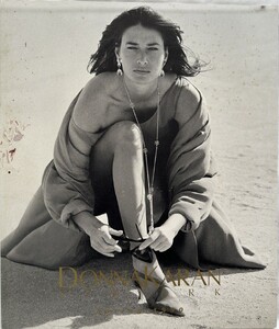 DonnaKaranUSSpring90catalogcoverRosemaryMcGrotha.thumb.jpg.9a47a701416c92421bc5e2e138db49da.jpg