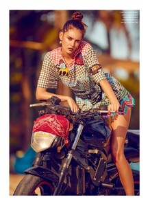 ELLE-Canada-Summer-2017-Cover-Editorial06.thumb.jpg.d036a07c79c0a236571713fa203f199e.jpg