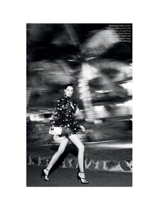 ELLE-Canada-Summer-2017-Cover-Editorial07.thumb.jpg.13febb8401999383660b9c9954275949.jpg