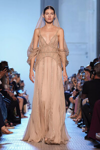 ElieSaabHCF23024.thumb.jpg.edb52b4bf852295e562e864047bf7c24.jpg