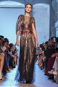 ElieSaabHCF23029.thumb.jpg.5616f316d3d0972600b941f34b92ca99.jpg