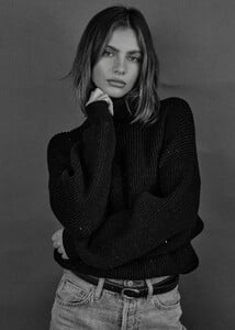 Ellie Lyon large-1699577910-b440bf72990b581b6797e4d1520d7c05.jpg