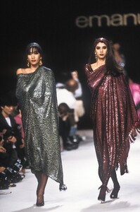 EmanuelUngaro1991WomenRTW103.thumb.jpg.89ec3320e58b3b699418ea1015f91b00.jpg