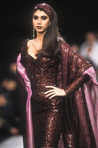 EmanuelUngaro1991WomenRTW104.thumb.jpg.71fb7c8189c1c6bc2e3fa7711209f3e1.jpg