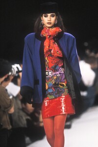 EmanuelUngaro1991WomenRTW63.thumb.jpg.f8e6e652fb2cbe73a2d412a4033091bc.jpg