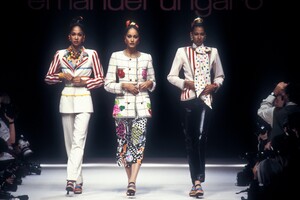 EmanuelUngaro1993WomenRTW118.thumb.jpg.472cfb833c9f404490dc938685c0db3b.jpg