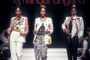 EmanuelUngaro1993WomenRTW119.thumb.jpg.7ecbc72c232aa1d9682b039bc5a08011.jpg