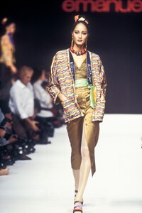 EmanuelUngaro1993WomenRTW17.thumb.jpg.b9ed062cfc994c6736e93112bff53df6.jpg