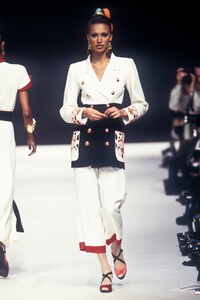 EmanuelUngaro1993WomenRTW83.thumb.jpg.e0553aba61c8e09d120953cd544da8f5.jpg