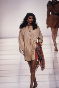 EmporioArmani1991WomenSS1.thumb.jpg.b63f5a12efd350c6485f6dc505101a4f.jpg