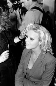 Eva_Herzigova_Chanel_FW1992_Couture_Backstage_085.jpg