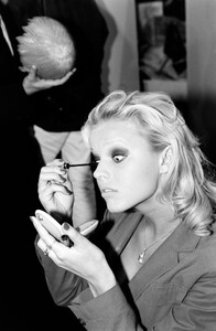 Eva_Herzigova_Chanel_FW1992_Couture_Backstage_093.jpg