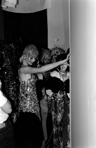 Eva_Herzigova_Chanel_FW1992_Couture_Backstage_106.jpg