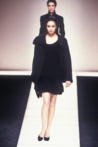 GiorgioArmani1996WomenRTW136.thumb.jpg.327b720bd3532470cfadf2b73b143e36.jpg