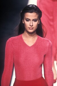 GiorgioArmani1996WomenRTW82.thumb.jpg.6c4075687e6b575bcb6263749be22ba0.jpg