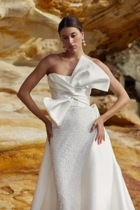 Ines-Avery-wedding-gown-Karen-Willis-Holmes-Bridal-Parsley-Bay-Bespoke-Collection-24-800x1200.jpg.webp