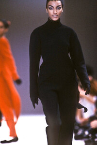 IsseyMiyake1989WomenRTW132.thumb.jpg.83bd519205b869b0c7d89acf5b8a8af0.jpg