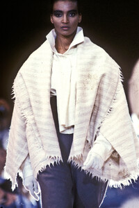 IsseyMiyake1989WomenRTW91.thumb.jpg.a06ba89d3067e6e3acd700d4596678a7.jpg