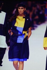 IsseyMiyake1991WomenRTW126.thumb.jpg.28b71c2a947b435f2f934e630572fe39.jpg