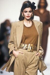 Jean-LouisScherrer-Spring1992RTW(2).thumb.jpg.b7126e4fa5818b2285a67b344a31ec80.jpg