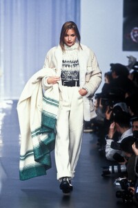 JeanCharlesdeCastelbajac1995WomenRTW164.thumb.jpg.53442ff325a0d5974f86fdb763f848f5.jpg