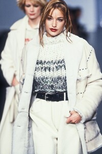 JeanCharlesdeCastelbajac1995WomenRTW165.thumb.jpg.c30ccacf6d0ced3f140597648a6e8b77.jpg