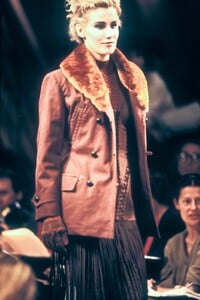 JeanPaulGaultier1990WomenRTW61.thumb.jpg.c005f03b98e897b711a7dd2e7c49fce9.jpg