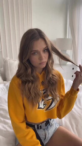 Josephine Skriver - TikTok 01.jpg