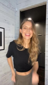 Josephine Skriver - TikTok 04.jpg