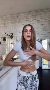 Josephine Skriver - TikTok 06.jpg