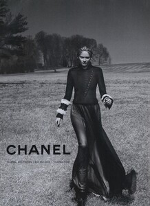 Lagerfeld_Chanel_Fall_Winter_2009_10_02.thumb.jpg.789cf6ad237904f247eddd2f371732c4.jpg